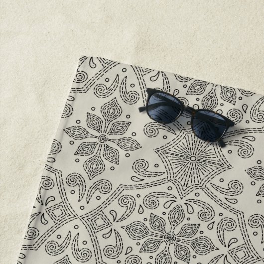 Boho Floral Damask Line Art, Black on Beige Strandlaken (In situ)