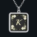 Boho Floral Monogram Bridesmaid Gift Zilver Vergulden Ketting<br><div class="desc">Dit  boho floral monogram bridesmaid gift ketting is zeker een mooi ontwerp met een floraal gepersonaliseerd ontwerp. Dit ontwerp bevat antiek witte rozen met een crèmekleurig monogram. Pas het met het monogram van uw keus aan en pas de doopvont en de kleur aan uw houden van aan.</div>