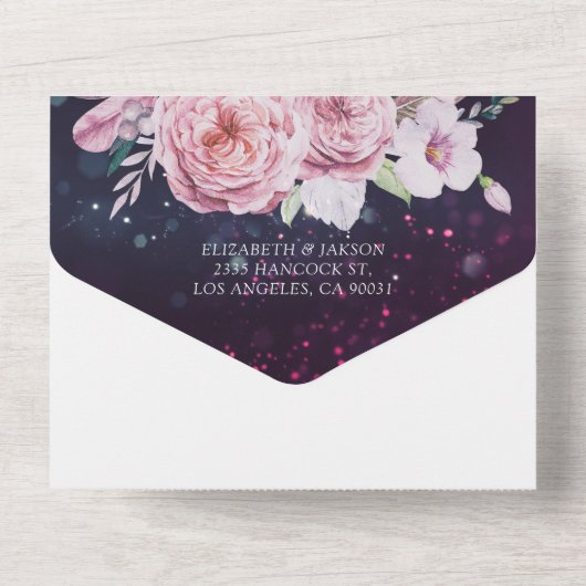 Boho Flowers Feathers Paarse Sparkle Wedding RSVP All In One Uitnodiging (Achterkant)