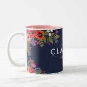 Boho Flowers - Navy Blue met roze monogram Tweekleurige Koffiemok (Links)