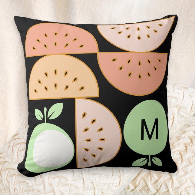 Boho Geometrisch Fruit Monogram Mid-Century Modern Kussen (A monogrammed throw pillow inspired by mid-century modern style, with melon and apple fruit shapes)