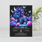 Boho Girl Dinosaur Digitale Verjaardag Kaart (Staand voorkant)