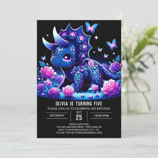 Boho Girl Dinosaur Digitale Verjaardag Kaart (Staand voorkant)