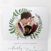 Boho Green Leaf Olive Green Ash Wreath Wedding Tri Drieluik Uitnodiging (Binnenzijde eerst)