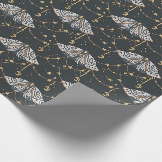Boho Grey Celestial Moth Pattern Cadeaupapier (Hoek)
