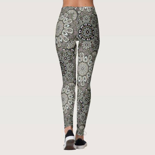 Boho Grey Zwart Mandala Patroon Leggings (Achterkant)
