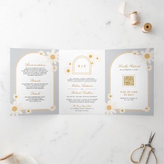 Boho Grijze Crème Gele Daisy Alles in één bruiloft Drieluik Uitnodiging (Binnen)