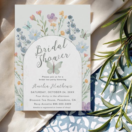 Boho Groene Wilde Bloem & Vlinder Bruidsuitnodigin Kaart