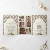 Boho Ivoor Beige Ikat Fotocollage Indiase bruiloft Drieluik Uitnodiging (Binnen)