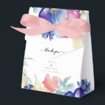 Boho Kleurrijke Bloemen Favor Doosje<br><div class="desc">Het watercolor lente bloemen tent favor doos is een adembenemende fusie van gepersonaliseerde elegantie en natuurlijke schoonheid. Het bevat niet alleen doordachte symbolen, maar wordt ook een gekoesterde aandenken voor gasten. De doos, versierd met levendige bloemen, dient als een visuele weergave van de liefde en dankbaarheid die het huwelijksfeest doordringt....</div>