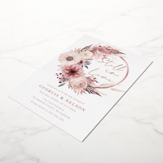 Boho krans nog steeds verliefd bruiloft gelofte ve folie uitnodiging (Gedraaid)