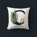 Boho Letter C Monogram Tropische Waterverf Cactus Kussen<br><div class="desc">letter C monogram kussen met waterverf cactus, faux goudfolie bladeren en zwarte waterverf borstelaccenten. Pas dit tropische monogram aan door jouw naam of andere details toe te voegen. Deze boho letter C monogrammed kussen zal perfect zijn als geschenk. Andere brieven zijn beschikbaar.</div>