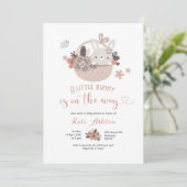 Boho Little Bunny is onderweg naar Baby shower Kaart (Staand voorkant)