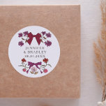 Boho Magneta Ribbons Floral Wedding Favoriet Ronde Sticker<br><div class="desc">Boho en rustieke bruiloft gunst sticker met handgetekende illustratie van bogen en bloemen in magenta kleuren.</div>