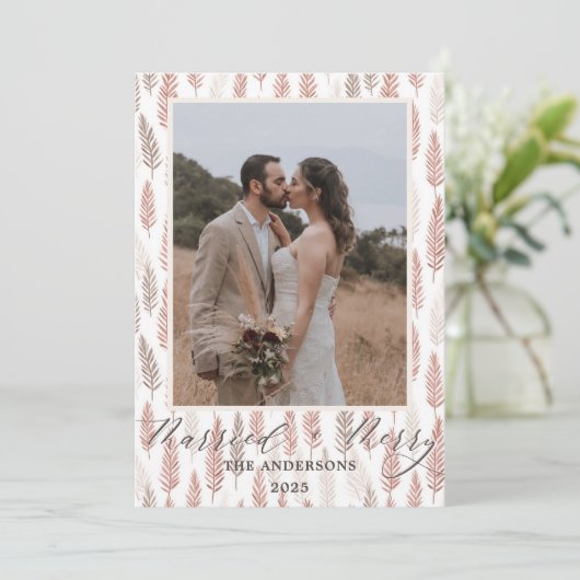 Boho Merry and Married Script Wedding Christmas Bedankkaart (Staand voorkant)