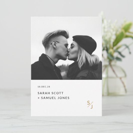 Boho Minimal Zwart en Wit Goud Monogram Huwelijk Kaart (Staand voorkant)