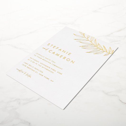 Boho minimalist Foliage Leaf Wedding Folie Uitnodiging (Gedraaid)