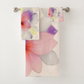 Boho Modern Chic Floral Waterverf Bad Handdoek (Insitu)