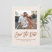 Boho moderne kalligrafie terracotta foto save the date (Staand voorkant)