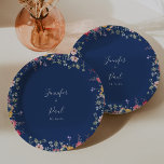 Boho Multicolor Wildflower Trouwtaart Papieren Bordje<br><div class="desc">Dit boho multicolor wildflower bruidstaart papier bord is ideaal voor een moderne bruiloft receptie. Het ontwerp is voorzien van een veelkleurig assortiment van roze,  blush,  paarse,  geel,  wit,  violet,  rood,  bordeauxrode wilde bloemen. Maak het je eigen door de namen van de bruid en bruidegom en trouwdatum toe te voegen.</div>
