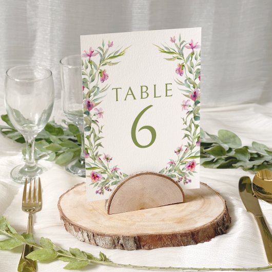 Boho paarse bloemen groen bruiloft tafel nummers kaart