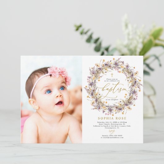 Boho Paarse wilde bloemen foto doop uitnodiging (Staand voorkant)