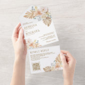 Boho Palm stoffige aardachtige bloemen QR code bru All In One Uitnodiging (Afscheurbaar)