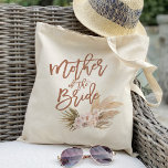 Boho Pampas Floral Moeder van de Bride Tote Bag<br><div class="desc">Deze stijlvolle boho pampas floral canvas tas maakt het perfecte cadeau voor de moeder van de bruid op je trouwdag. Deze canvas tas is zowel praktisch als modieus en is voorzien van een prachtig waterverf floraal ontwerp met trendy pampasgrasaccenten. Gebruik het om de essentie mee te nemen op de grote...</div>