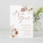 Boho Pampas Het is een Girl Baby shower Uitnodigin Kaart (Staand voorkant)