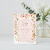 Boho pampas met roze bloemenboog baby shower invi uitnodiging briefkaart (Staand voorkant)