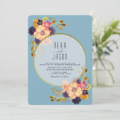 Boho Peach Blue Floral Gold Wedding Invitation Kaart (Staand voorkant)