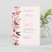 Boho Pink & Brown Flowers & Feathers Cream Wedding Kaart (Staand voorkant)