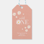 Boho Pink Daisy Wild Een 1e Verjaardag Cadeaulabel (Achterkant)