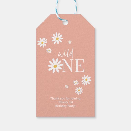 Boho Pink Daisy Wild Een 1e Verjaardag Cadeaulabel (Achterkant)