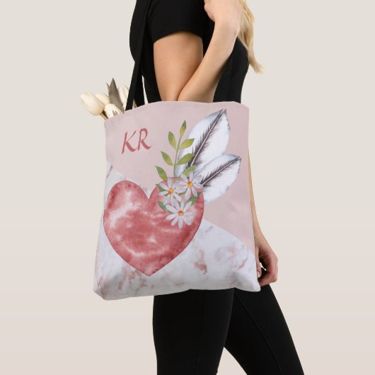 Boho Pink Heart Feathers Marble Pattern Initialen Tote Bag (Dichtbij)