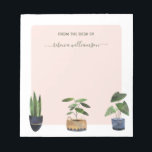 Boho Potted Planten from the Desk of Personalized Notitieblok<br><div class="desc">Boho trok Planten uit het bureau van het gepersonaliseerde ontwerp van de banketbakkersmakerij. De opstelling van de sjablonen van de tekst klaar voor u om met jouw naam aan te passen. Het ontwerp is voorzien van drie planten van een pottenhuis op een wazige roze achtergrond. Als u de kleur van...</div>
