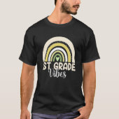 Boho Rainbow First Grade Vibes 1st Teachers Back T T-shirt (Voorkant)