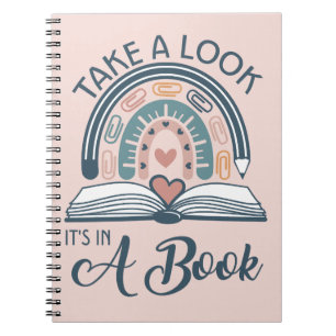 Boho Rainbow Reading Het staat in een boek Notitieboek