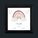 Boho Rainbow Waterverf Script Baby shower Cadeaudoosje<br><div class="desc">Creëer je schattige cadeaudoos met dit  en schattige ontwerp van de sjabloon van de regenboogboho-waterverf in bruin,  geel en blauw,  met liefdesharten en wolken. Pas dit leuke vak eenvoudig aan met jouw naam door op de knop 'Personaliseren' hierboven te klikken</div>