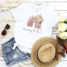 Boho regenboog Baby shower mama om te zijn T-shirt
