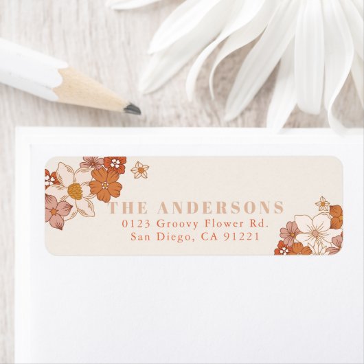 Boho Retro Groovy Sinaasappel Bloemen Etiket (Insitu)