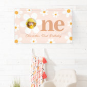 Boho Retro Pink Daisy Eerste Verjaardag Foto Spandoek (Insitu)