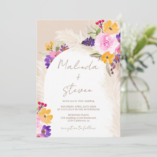 Boho roze bloemenpampas woestijnboog bruiloft kaart (Staand voorkant)