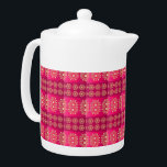 Boho roze patroon Theepot<br><div class="desc">theepot heeft een gevlekt Bohemiaans stijlpatroon in tinten roze met florale pictogrammen</div>