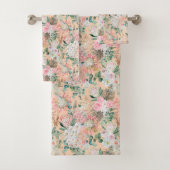 Boho Roze Perzik Wit Bloemendesign Eucalyptus Tren Bad Handdoek (Insitu)