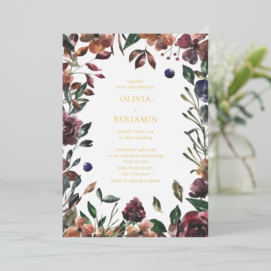 Boho Rustic Botanical Burgundy Border Wedding Folie Uitnodiging (Staand Voorkant)
