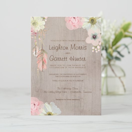 Boho Rustic Feather and Floral Wedding Invitation Kaart (Staand voorkant)