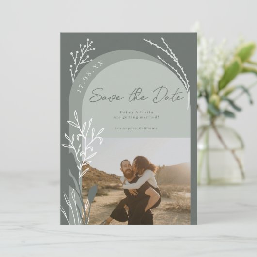 Boho sage groene foto namen script bruiloft save the date (Staand voorkant)