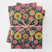 Boho Scandi folk bloem patroon Wrapping Paper (In situ)