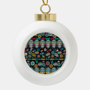 Boho stamschedels: kleurrijk patroon. keramische bal ornament
